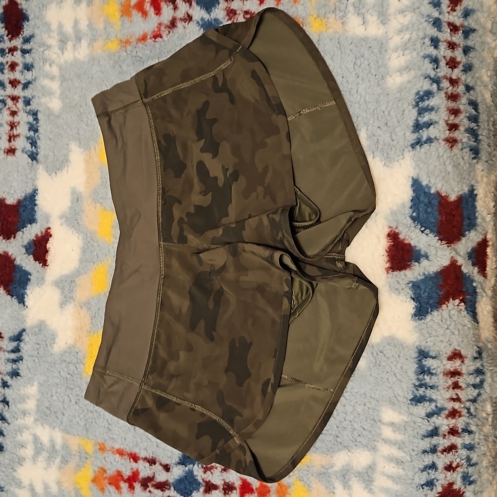 OG green camo Lululemon Speed Shorts size 6